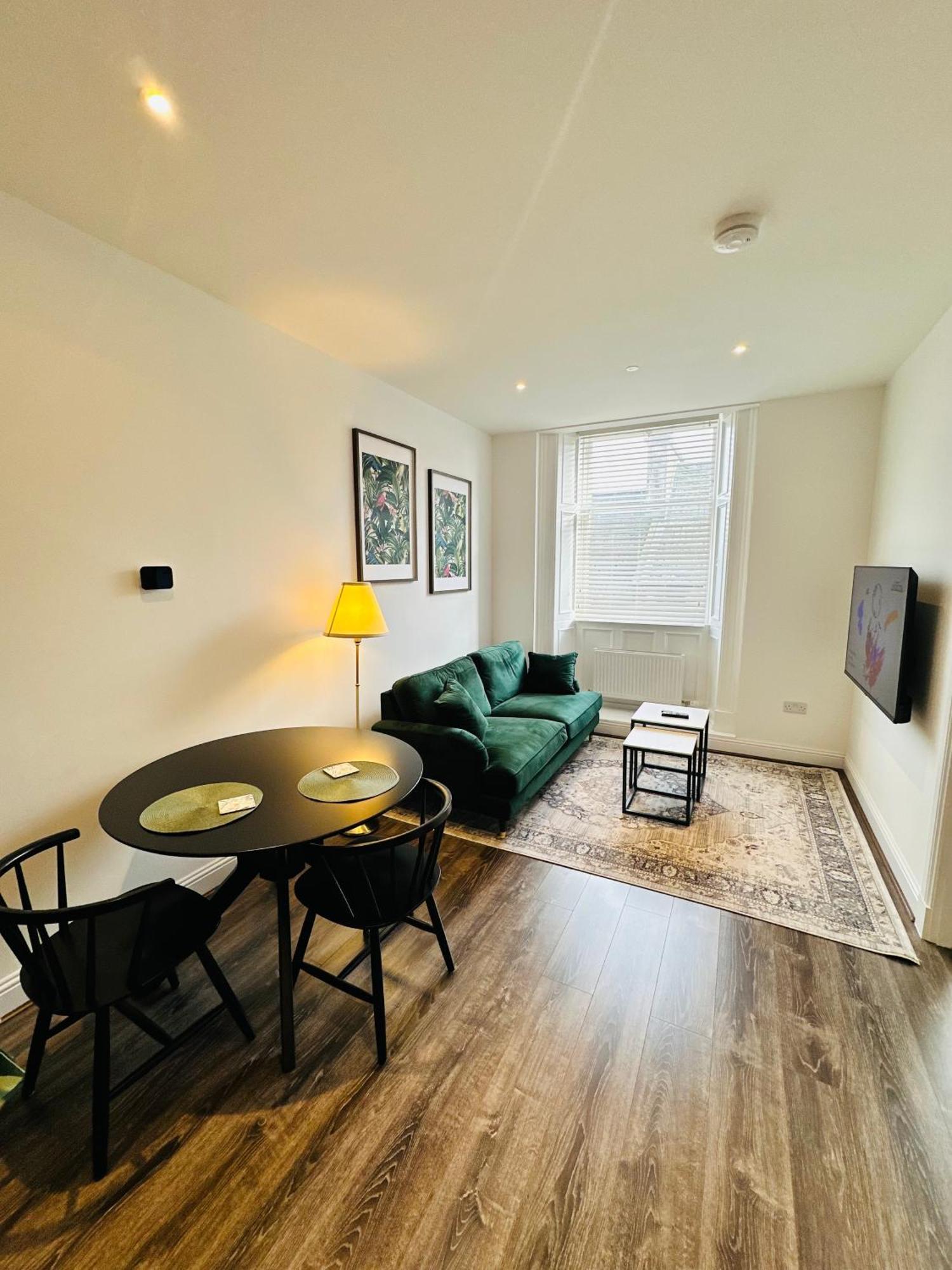 Barnet House Serviced Apartments Dunfermline Exterior photo