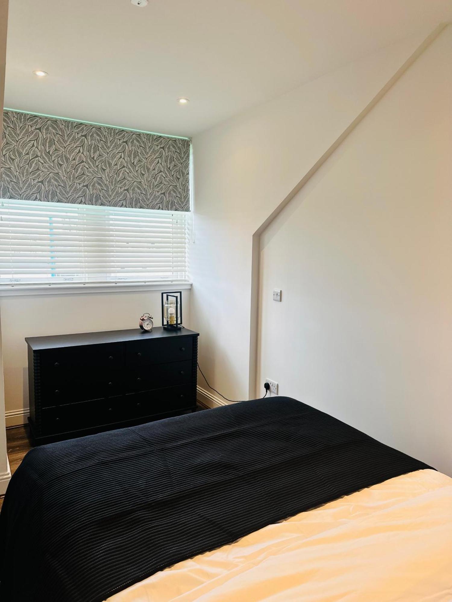 Barnet House Serviced Apartments Dunfermline Exterior photo